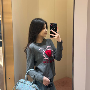 하트 리본 프린트 그레이 니트