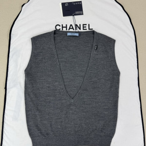 PRADA 그레이 브이넥 조끼