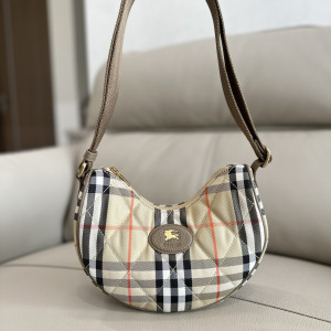 BURBERRY 홀스슈 사선 크로스백